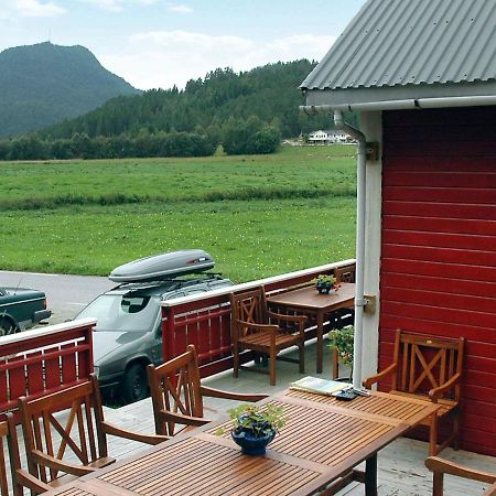 Three-Bedroom Holiday Home In Isfjorden Torvik Pokój zdjęcie