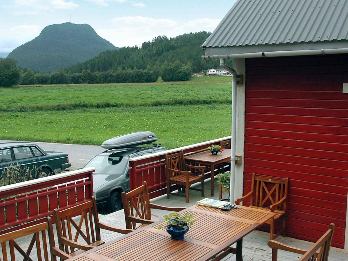 Three-Bedroom Holiday Home In Isfjorden Torvik Pokój zdjęcie
